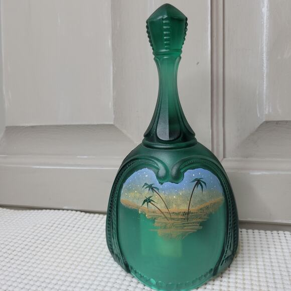 VTG Fenton Emerald Green Bell "The Arrival" BIRTH OF A SAVIOR SERIES EUC -Signed - Picture 5 of 11